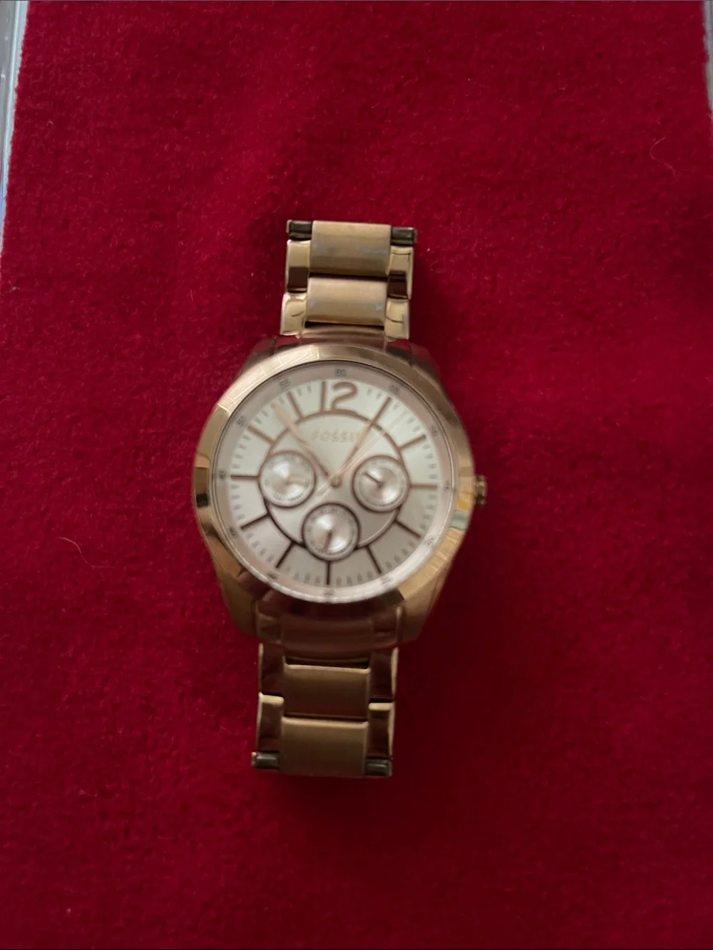 Fossil Woman Gold and White Chronograph Bracelet Watch